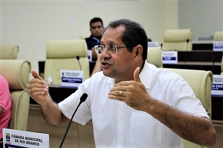 Médico critica exigência em cadastramento para vacina contra covid-19 em Rio Branco