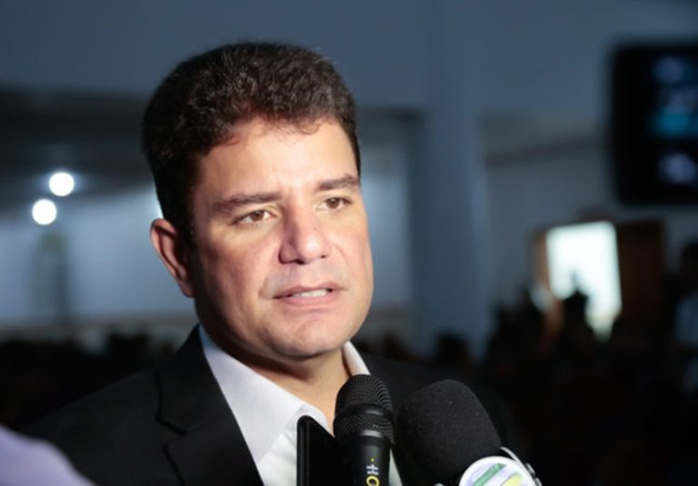 Após orientações médicas, Gladson Cameli se afasta do governo e suspende atividades