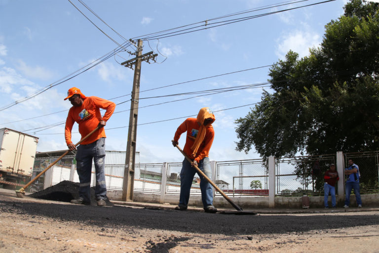 Prefeitura de Rio Branco intensifica serviços de manutenção viária da cidade