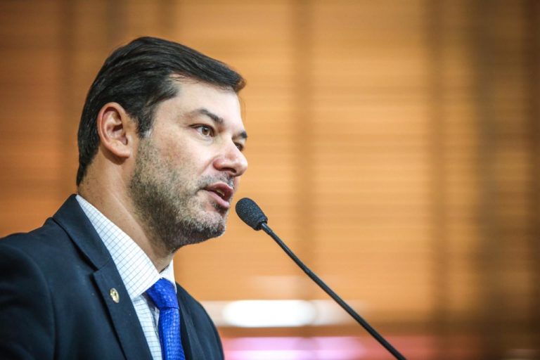 Duarte apresenta projeto de lei que veda ficha suja em cargos públicos