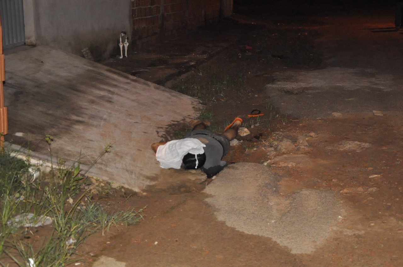 Homem é morto a tiros no conjunto Jequitibá, na região do bairro Calafate, na Capital