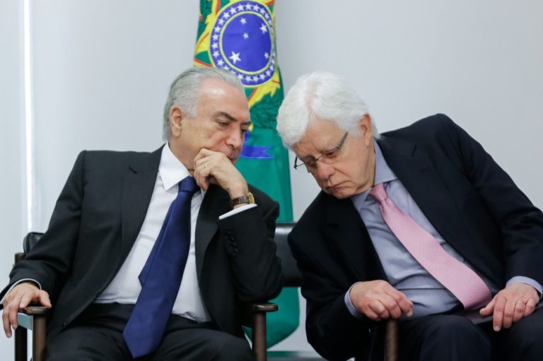 Desembargador do TRF2 manda soltar Michel Temer, Moreira Franco e outros seis