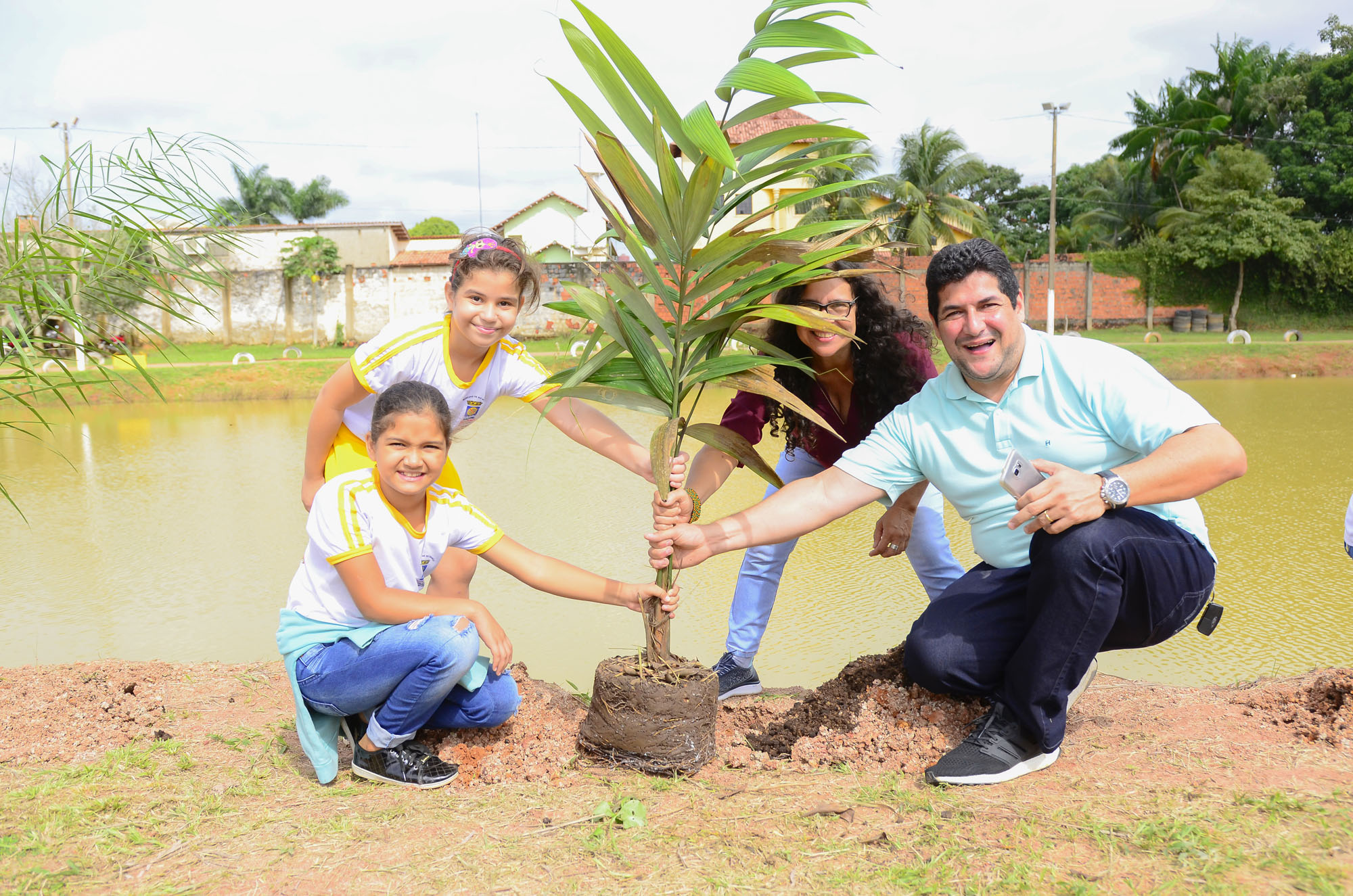 Prefeitura realiza ação para recuperação da nascente do Igarapé do Ipê