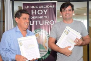 Professor Rafael à direita