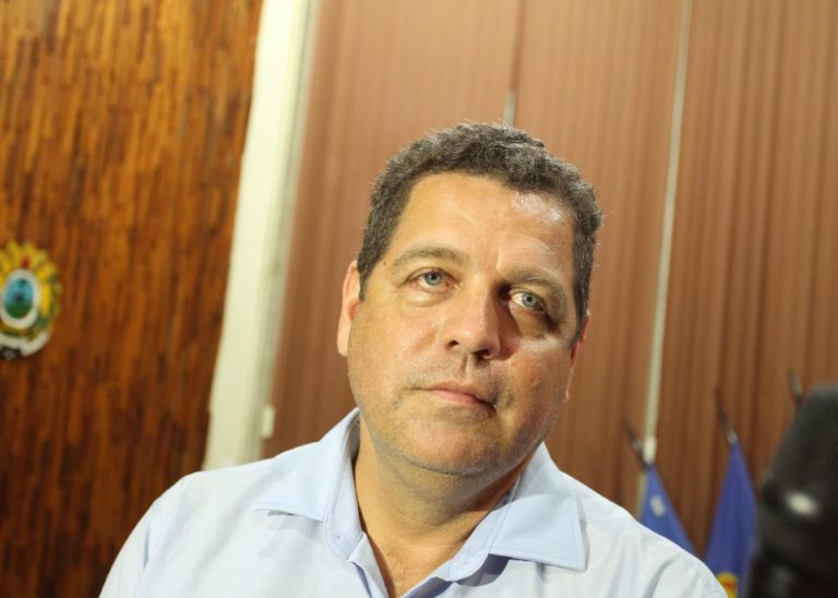 Rocha comemora prisão de Lula: “Falta prender um do meu partido: Aécio Neves”