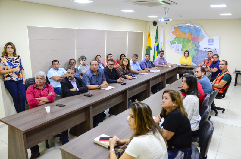 Socorro Neri mobiliza equipe de gestão diante da elevação do Rio Acre nas cabeceiras e na capital Socorro Neri mobiliza equipe de gestão diante da elevação do Rio Acre nas cabeceiras e na capital