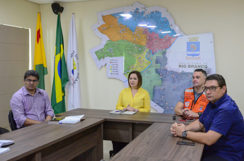 Socorro Neri mobiliza equipe de gestão diante da elevação do Rio Acre nas cabeceiras e na capital Socorro Neri mobiliza equipe de gestão diante da elevação do Rio Acre nas cabeceiras e na capital