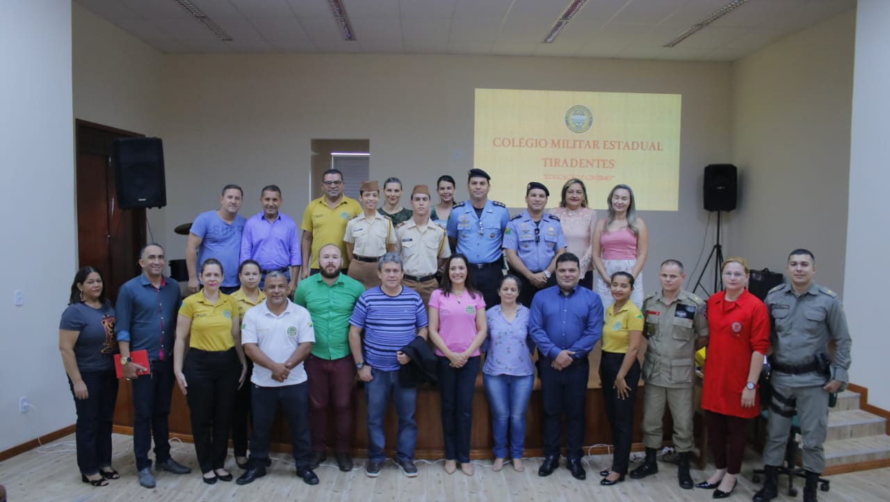 Colégio Militar Tiradentes recebe visita da senadora Mailza Gomes