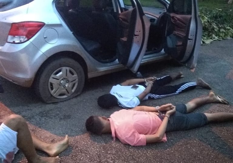 Polícia Militar troca tiros com criminosos, recupera veículo e prende três jovens em Rio Branco