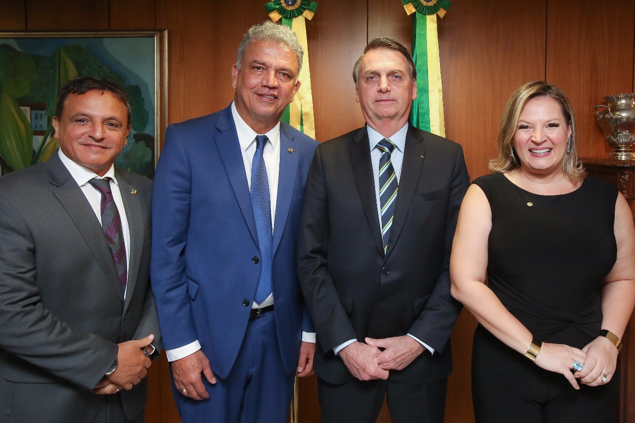 Bolsonaro anuncia construção de novo colégio militar no Acre em reunião com vice-líderes