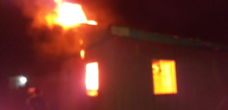 Após faltar energia, jovem que acendeu velas tem corpo queimado e casa incendiada  em Tarauacá