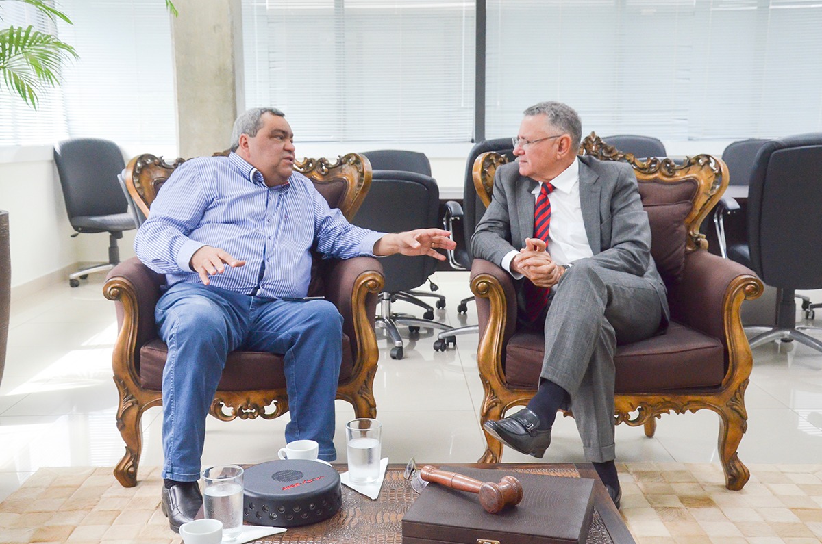 Mazinho Serafim é recebido pelo presidente do TJAC e acerta reforma do Fórum de Sena