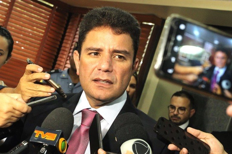 Gladson manda notificar todos os ex-governadores e afirma que vai cortar pensões no Acre