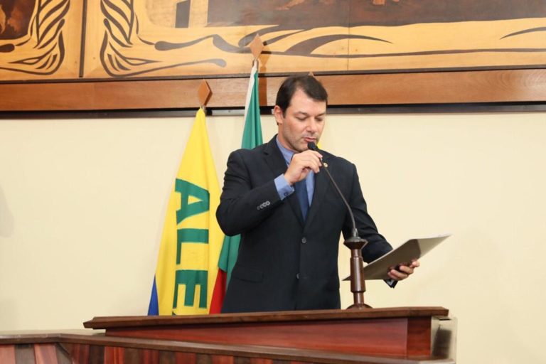 Duarte apresenta projeto que visa penalizar gestor que não responder requerimentos parlamentares