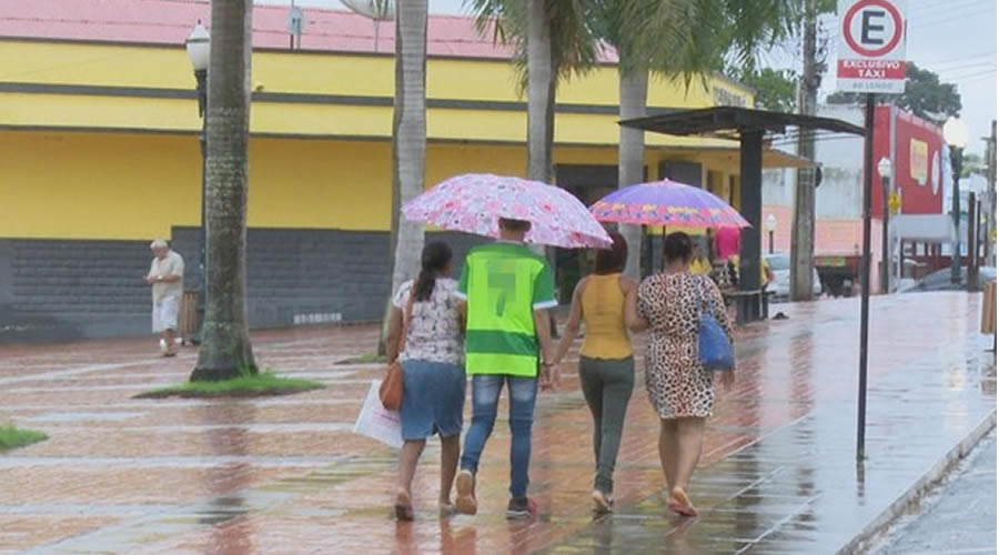 Frente fria no Sul e Sudeste do país deixa o tempo instável no Acre neste sábado