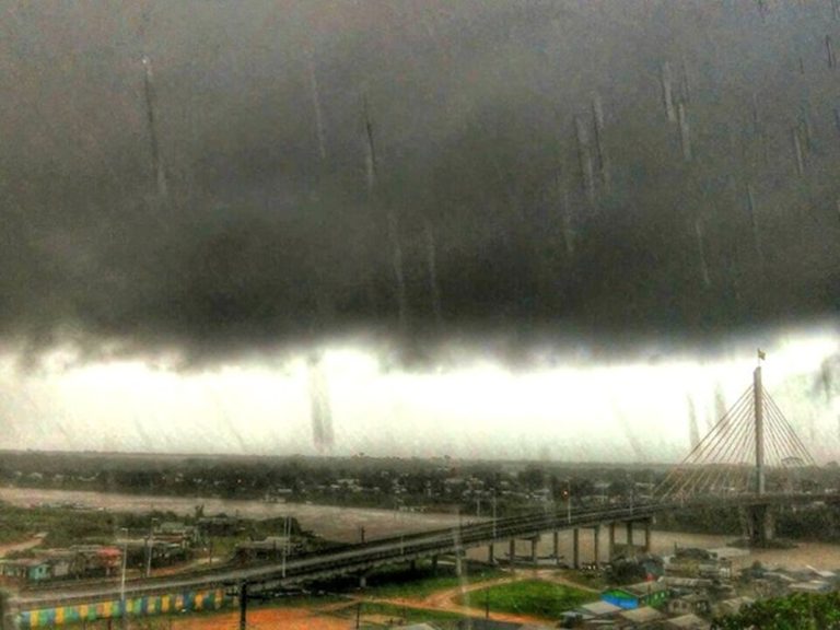 Friale prevê chegada de frente fria no domingo e fim de semana com chuvas torrenciais