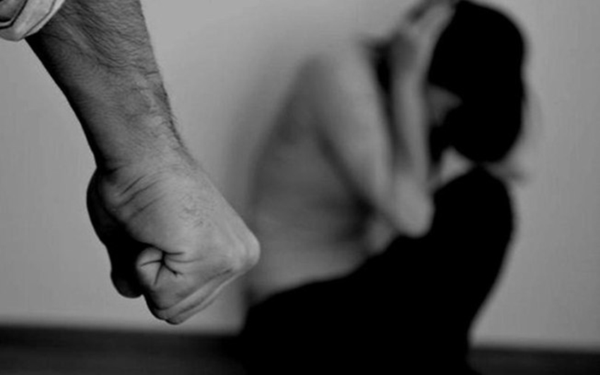 “Embaixo do carvalho”: um conto sobre violência contra a mulher