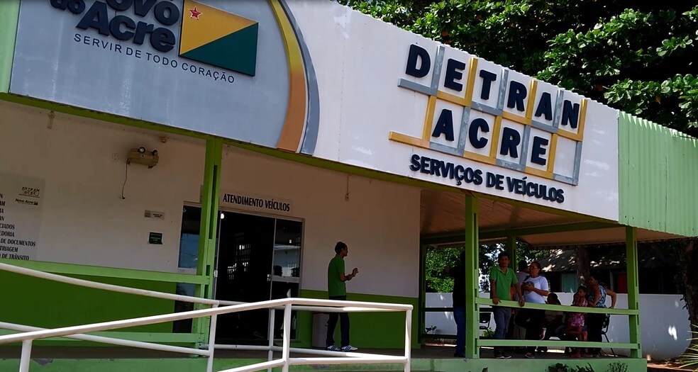 Mais um servidor testa positivo para covid-19 e Detran suspende atendimento
