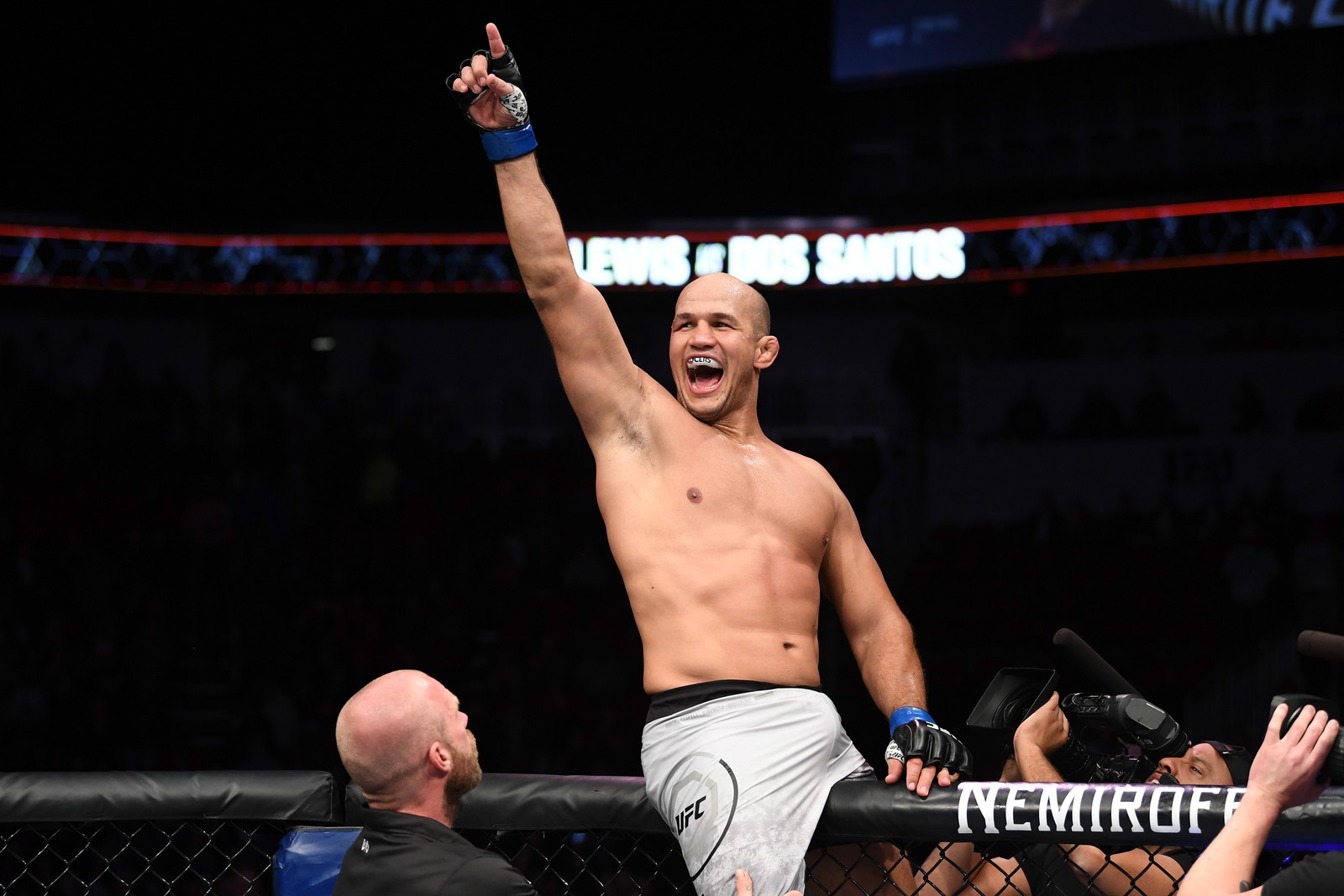 Cigano mira título após nocaute: “O cinturão vai acontecer”