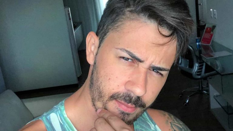 Carlinhos Maia é condenado a pagar R$ 30 mil a artista após vandalizar quadro