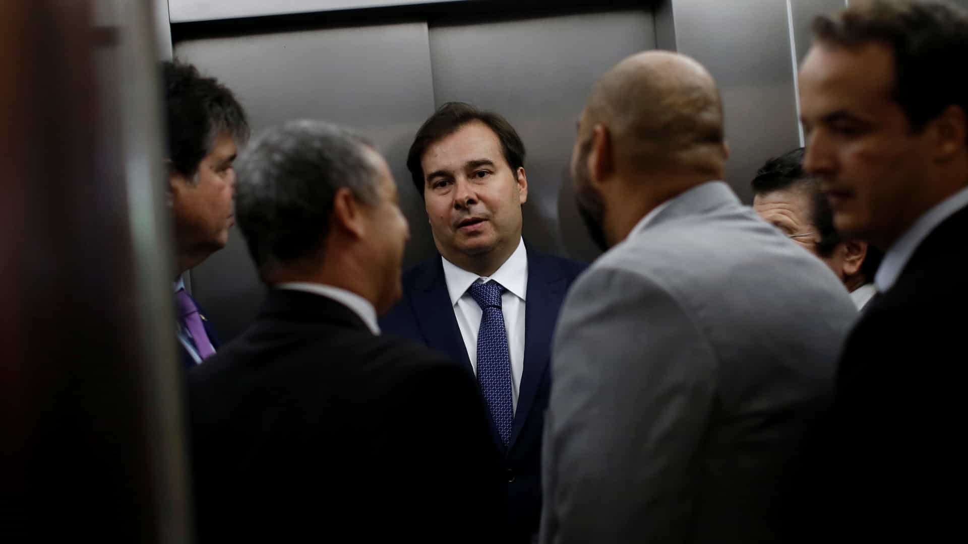 Após atritos, Maia afirma que Previdência está ‘acima do governo’