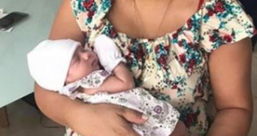 Bebê nasce com feto dentro do abdômen, em caso raro de gravidez