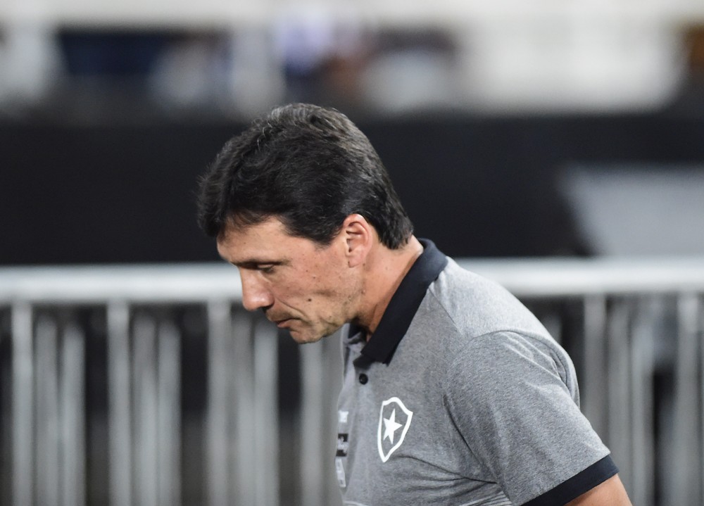Fim de linha: após oito meses de trabalho, Botafogo demite Zé Ricardo