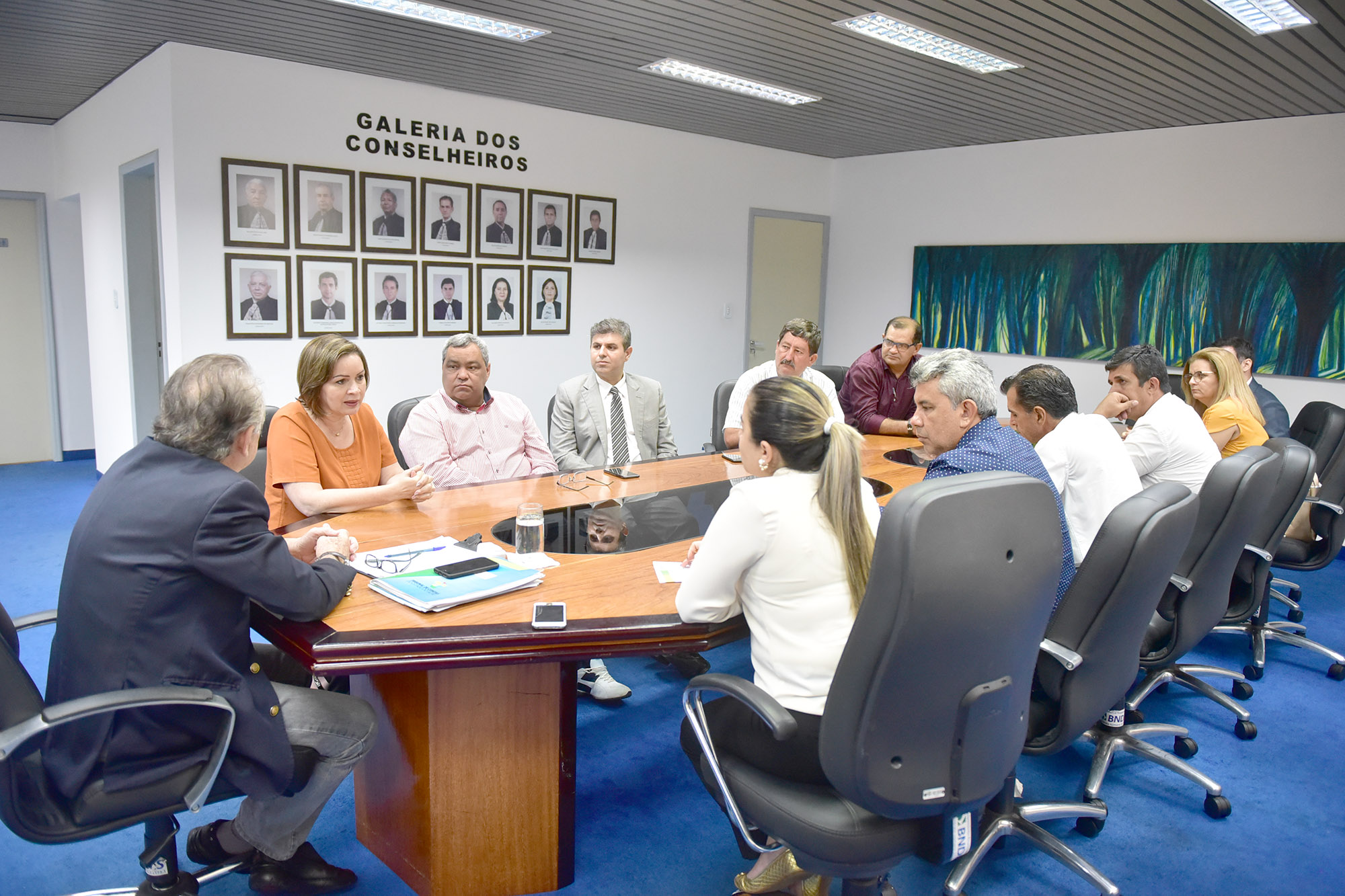 Neri reúne prefeitos do interior e membros do MPAC na AMAC e depois visita o TCE