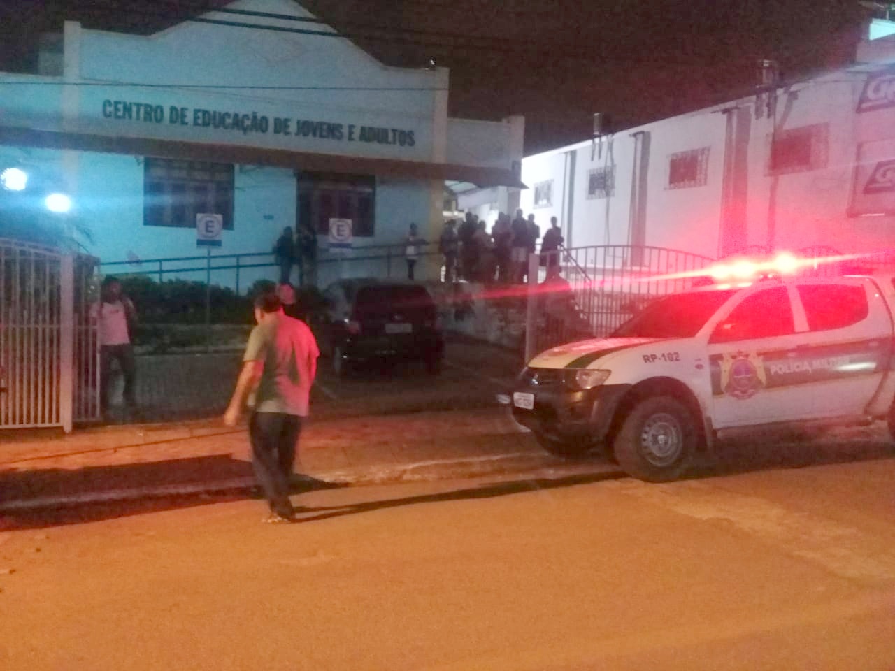 Professores e alunos do Ceja entram em pânico após homens em motos fazerem ameaças