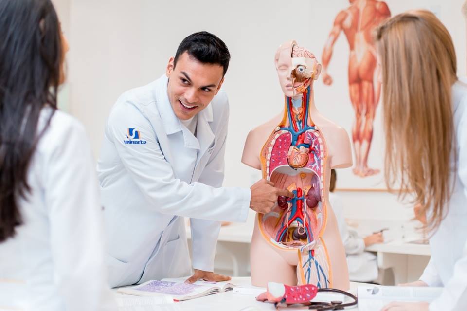 Inscrições para vestibular de medicina do Centro Universitário Uninorte ocorrem até 13 de maio