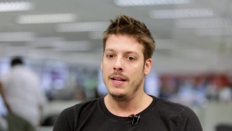 Fábio Porchat compra casa destruída e se decepciona ao chegar no local: “Não tem teto”