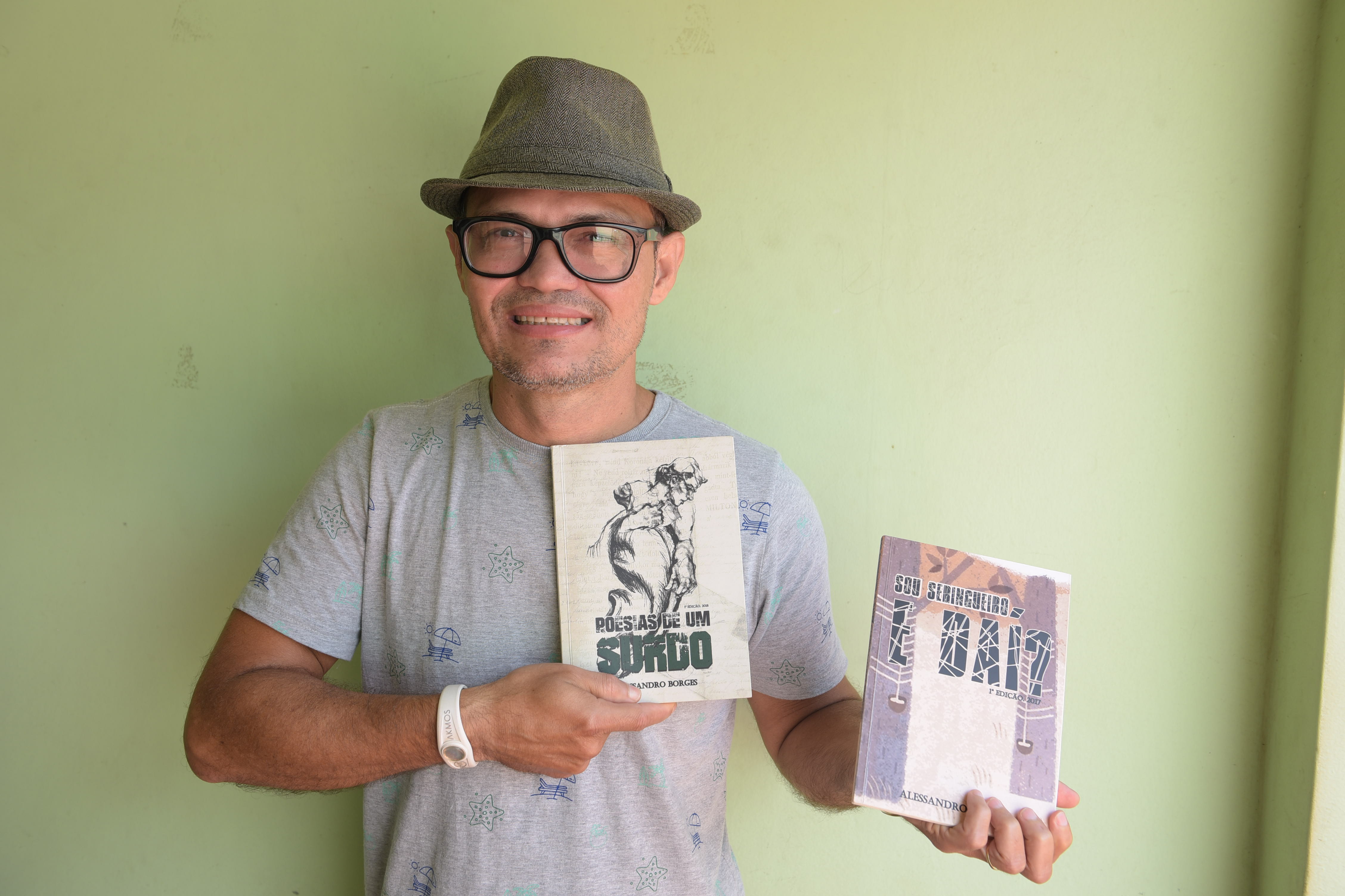 Escritor acreano lança livro ‘Poesias de um surdo’ neste sábado