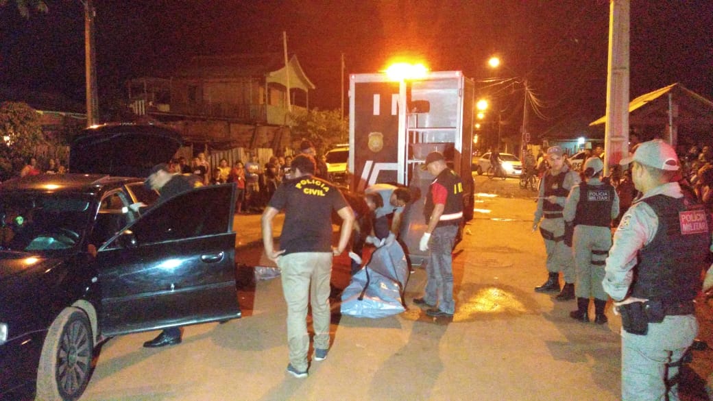 Homem é morto com tiro dentro do próprio carro na noite desta Sexta Feira Santa