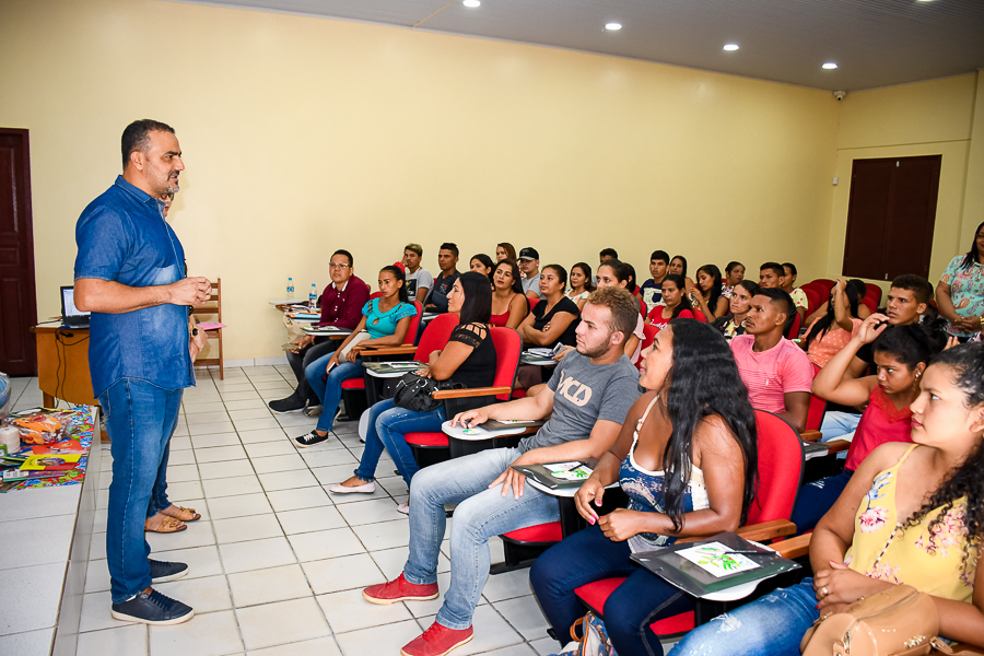 Estado e Prefeitura de Cruzeiro do Sul capacitam professores do Asas da Florestania Infantil