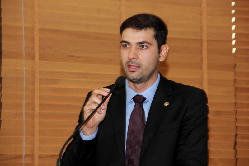Durante CPI da Energisa, Nicolau esquece parentesco com governador ao agir como estadista