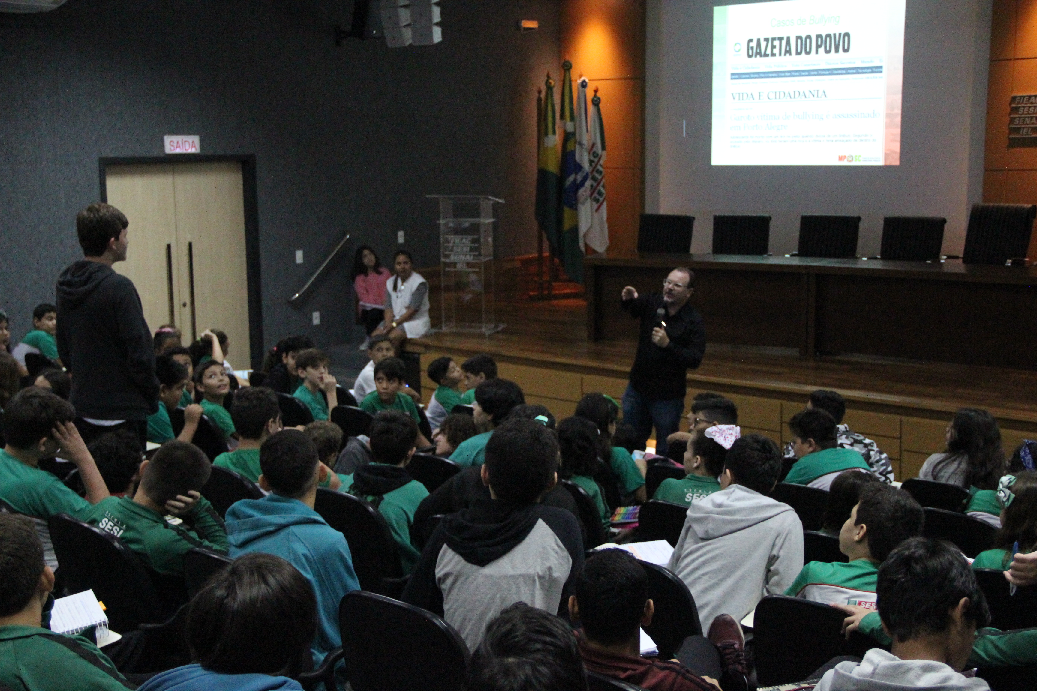 Palestra da Escola SESI alerta para perigos do cyberbullying