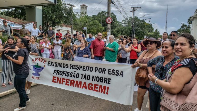 Trabalhadores da saúde suspendem greve e governo promete analisar exigências da categoria