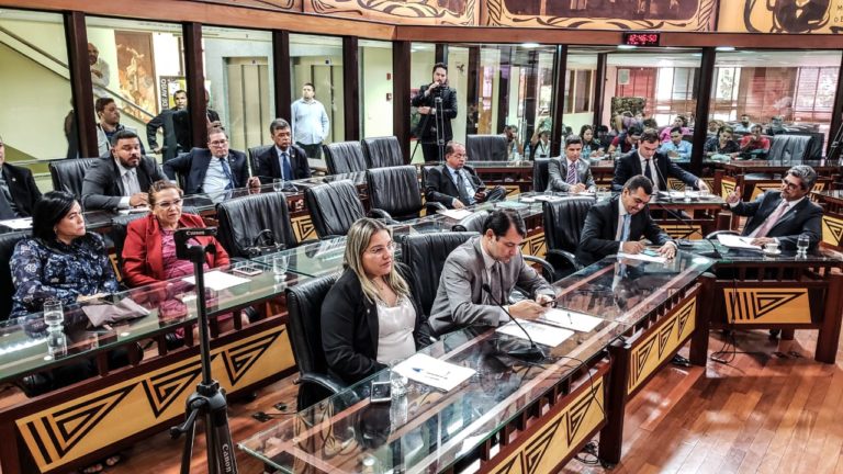 Deputados alteram lei de contratação temporária de pessoas para órgãos públicos