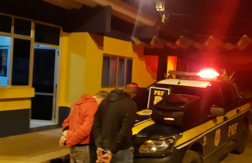 Polícia Rodoviária Federal prende casal com 16 kg de drogas escondidas em malas na BR 364