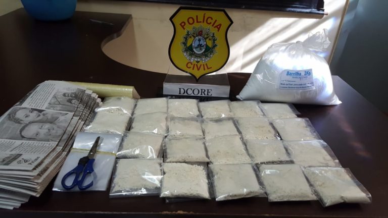 Durante diligĂȘncia de roubo, polĂcia encontra mais de 20 kg de drogas na casa de “Cachacinha”