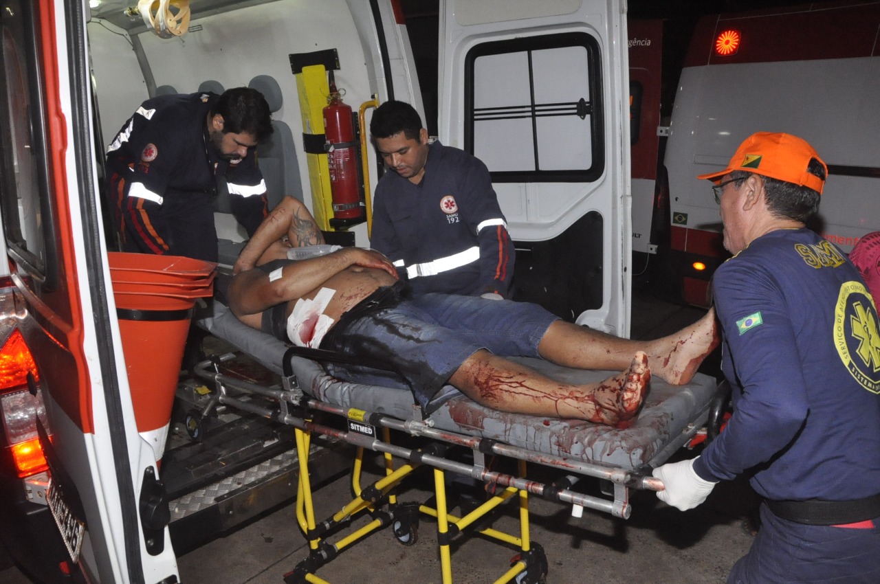 Irmãos reclamam de serviço de pedreiro e são atacados a golpes de faca e terçado