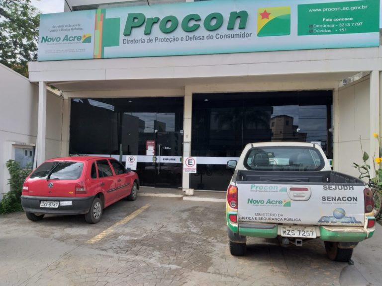 Consumidor denuncia falta de água, papel higiênico e copos descartáveis no Procon