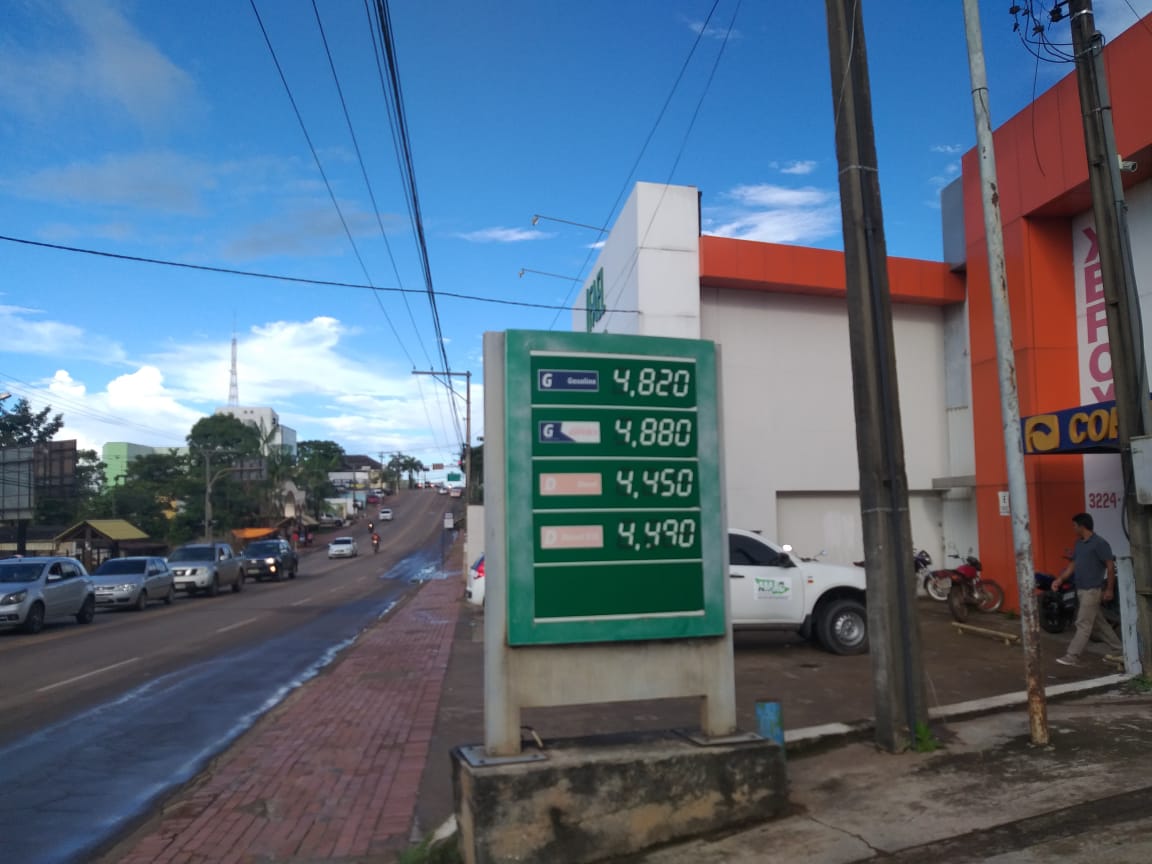 Preço do combustível aumenta e litro chega a quase R$ 5,00 nos postos de Rio Branco