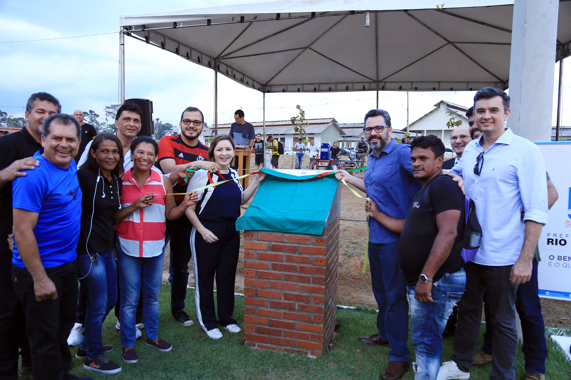 Prefeita Socorro Neri inaugura campo de futebol na Cidade do Povo