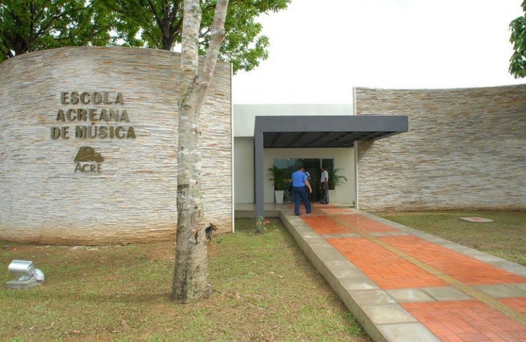 Escola abre 100 vagas para cursos em Rio Branco
