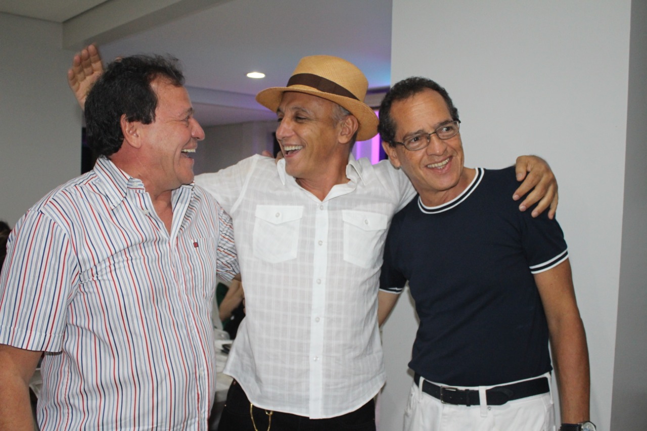 Douglas Richer registra aniversário de Mauro Bittar; veja o que rolou na festa