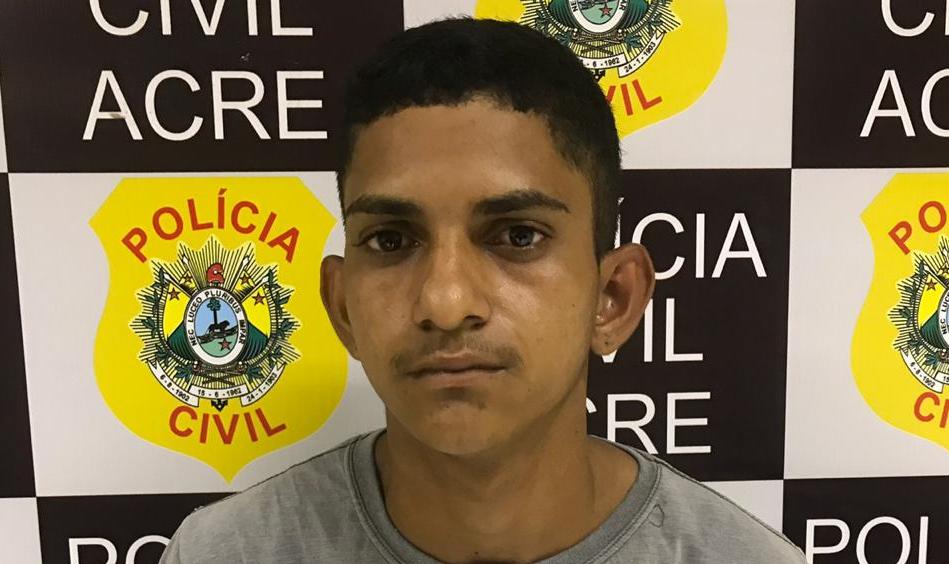 Vídeo mostra membro de facção criminosa sendo preso com 4 quilos de maconha
