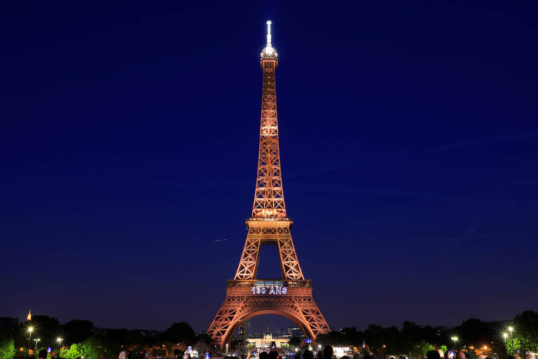 Celebrada aos 130, Torre Eiffel foi construída em meio a polêmica