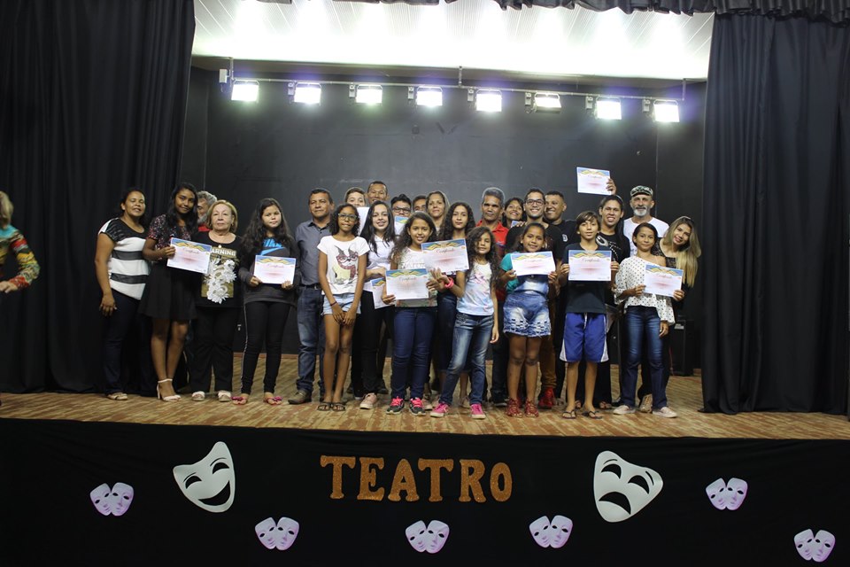 Prefeitura de Brasileia forma 34 jovens em encerramento do curso de teatro