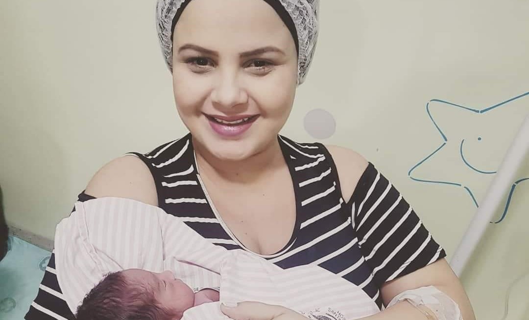 Quando a maternidade salva: Daniele Maia está vencendo o câncer por amor ao filho